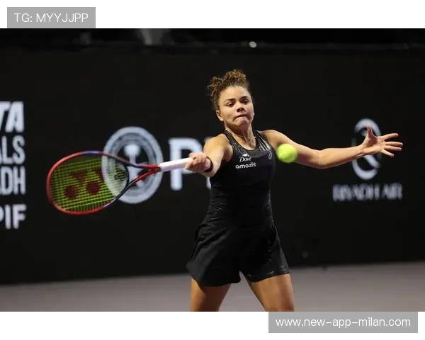 WTA年终总决赛：萨巴伦卡力克佩古拉高芙击败保利尼，巅峰对决成就女子网坛传奇时刻